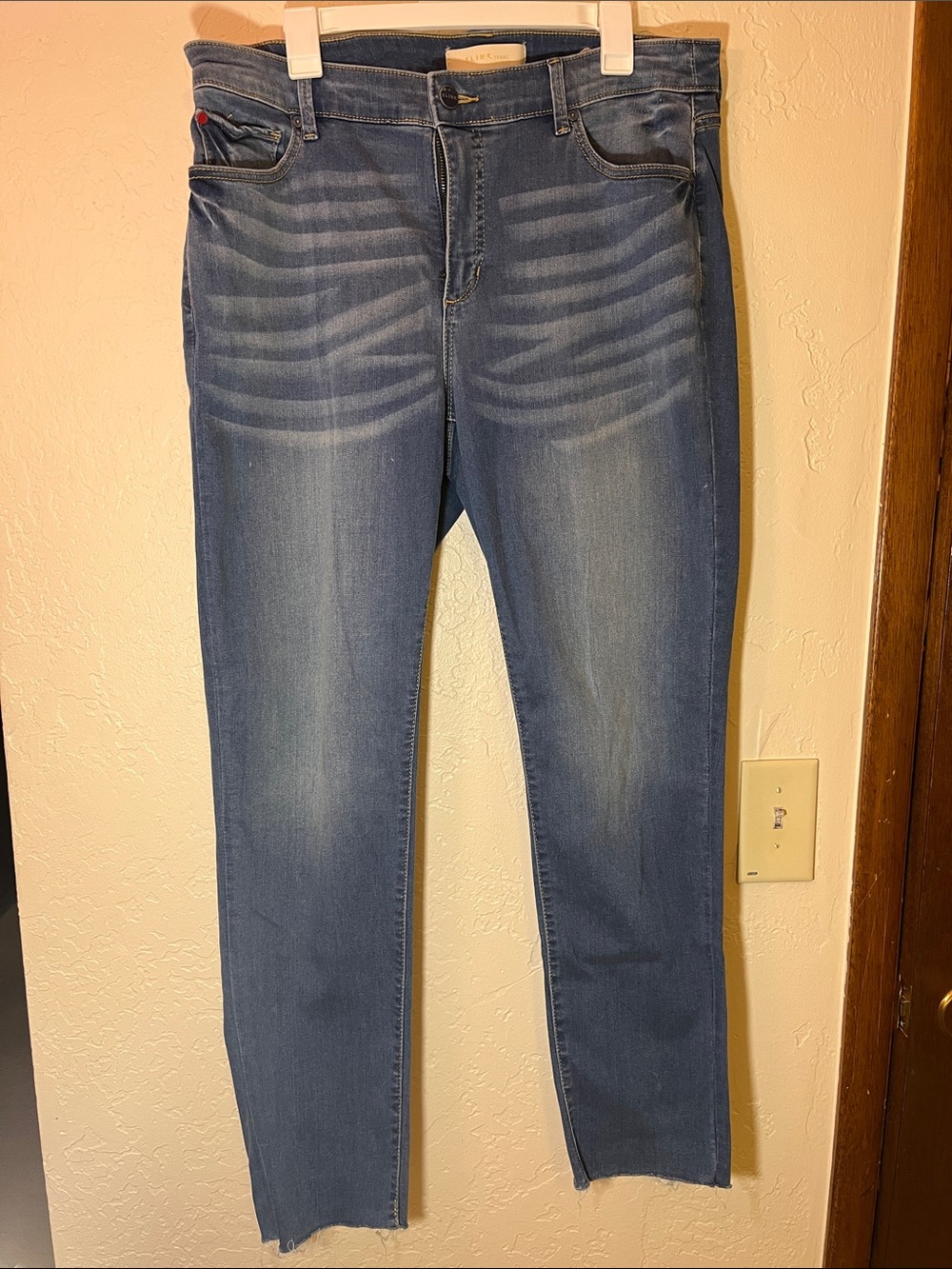 Classic Straight-Leg Women’s Jeans in Faded Blue